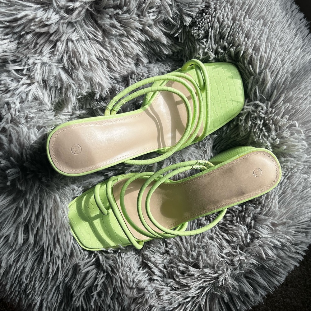 Green Strappy Women's Block Heel Sandals - Picture 2 of 3